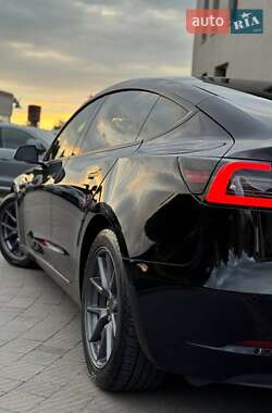 Седан Tesla Model 3 2021 в 