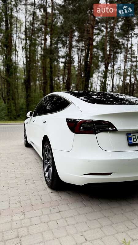 Седан Tesla Model 3 2018 в Львові