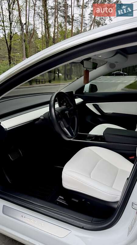 Седан Tesla Model 3 2018 в Львові