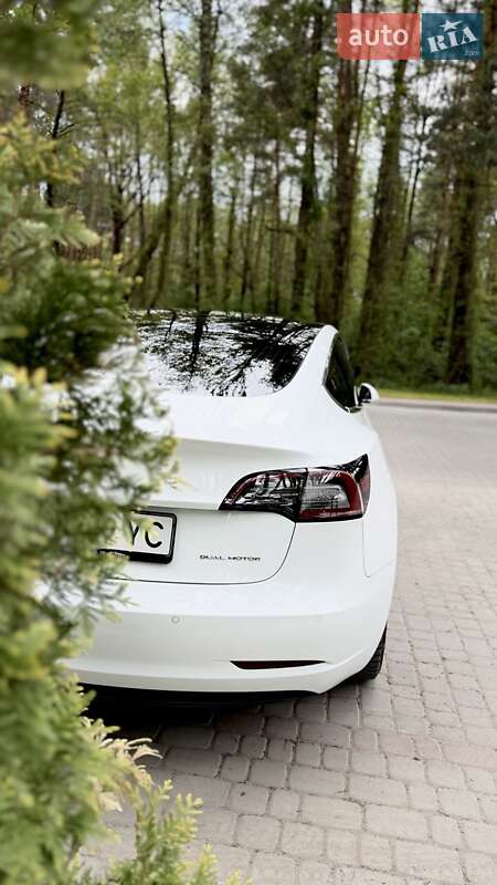 Седан Tesla Model 3 2018 в Львові