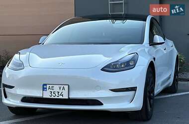 Седан Tesla Model 3 2022 в 