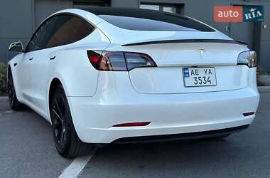 Седан Tesla Model 3 2022 в 