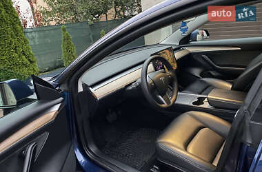 Седан Tesla Model 3 2022 в 