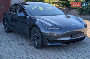 Седан Tesla Model 3 2020 в 