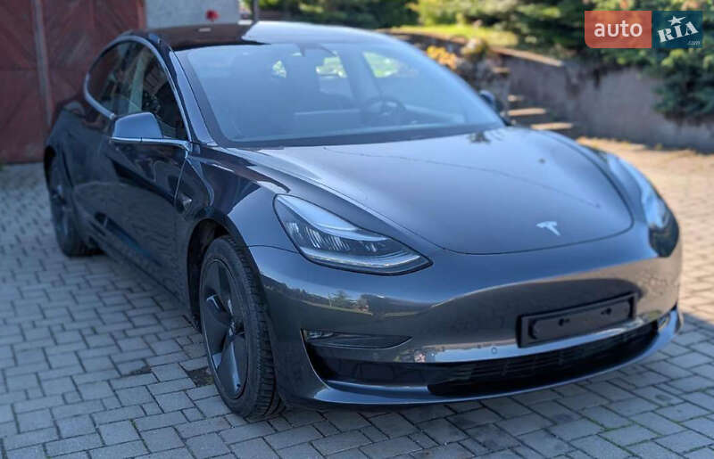 Седан Tesla Model 3 2020 в Тернополе