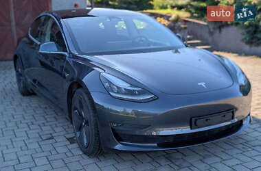 Седан Tesla Model 3 2020 в 