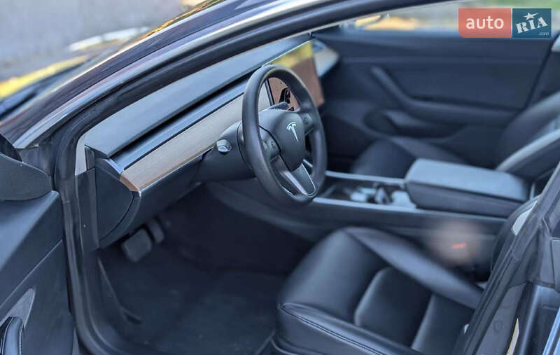 Седан Tesla Model 3 2020 в Тернополе