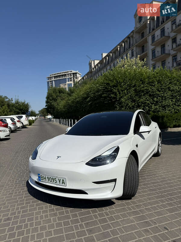 Седан Tesla Model 3 2022 в Одесі