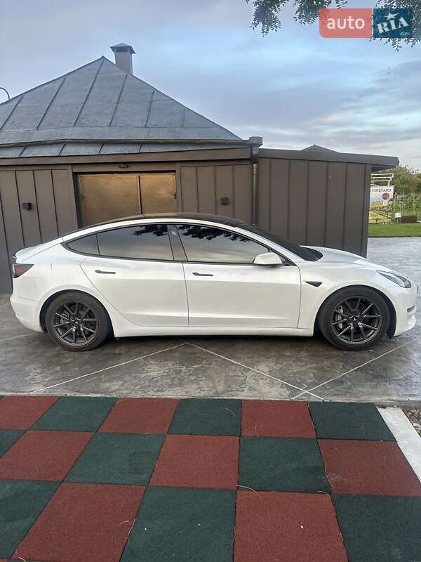 Седан Tesla Model 3 2018 в Дніпрі