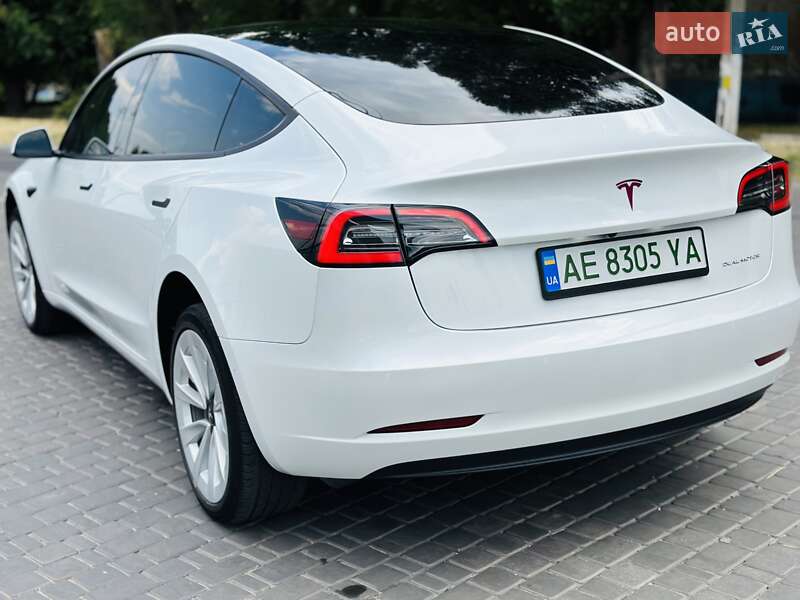 Седан Tesla Model 3 2021 в Каменском