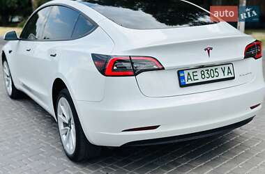 Седан Tesla Model 3 2021 в 