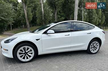 Седан Tesla Model 3 2021 в 