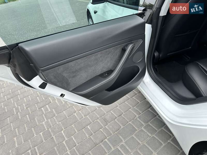 Седан Tesla Model 3 2021 в Каменском