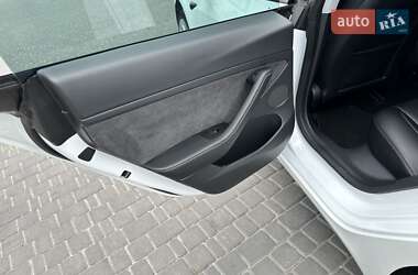 Седан Tesla Model 3 2021 в 
