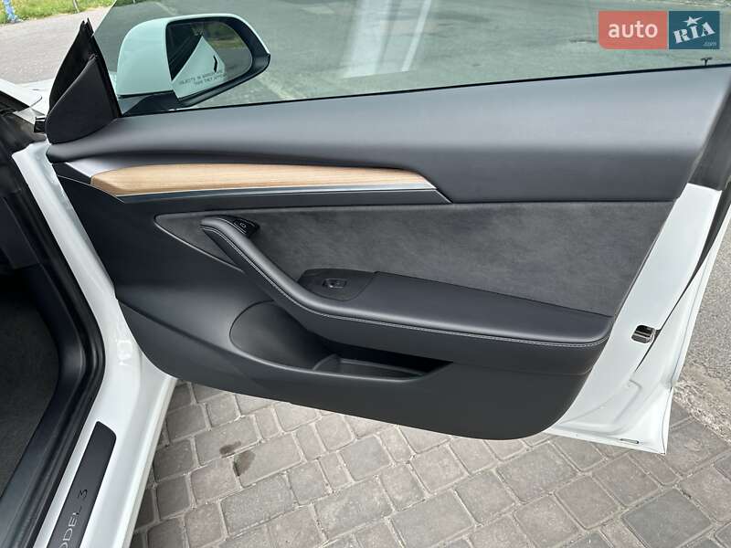 Седан Tesla Model 3 2021 в Каменском