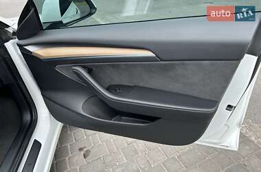 Седан Tesla Model 3 2021 в 