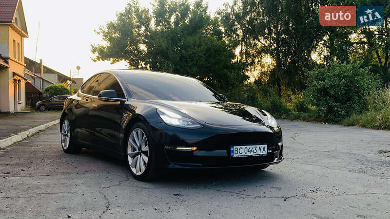 Седан Tesla Model 3 2018 в Жовкві