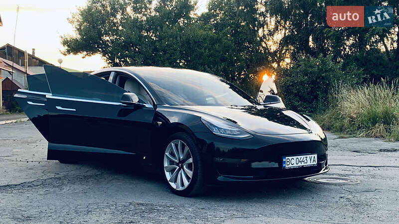 Седан Tesla Model 3 2018 в Жовкві