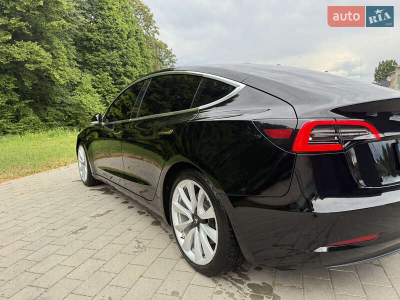 Седан Tesla Model 3 2019 в Долине
