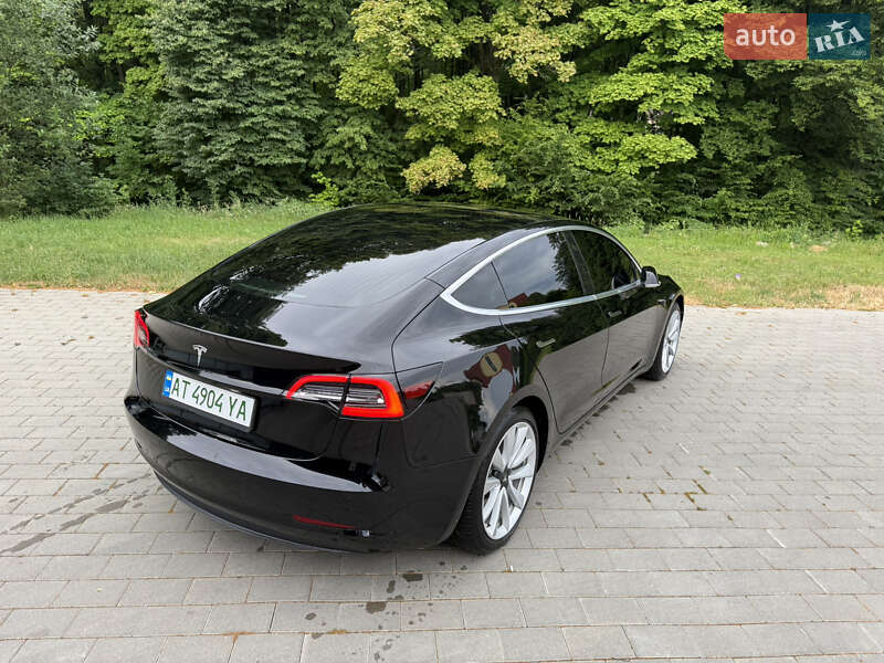 Седан Tesla Model 3 2019 в Долине