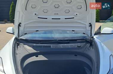 Седан Tesla Model 3 2020 в 
