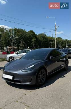Седан Tesla Model 3 2023 в 