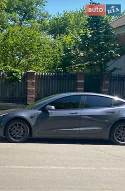 Седан Tesla Model 3 2023 в 