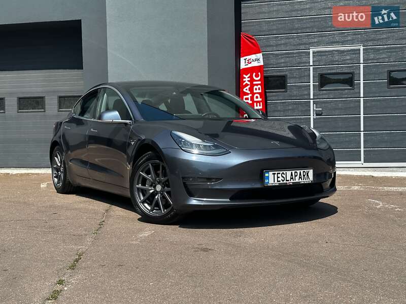 Седан Tesla Model 3 2020 в 