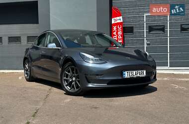Седан Tesla Model 3 2020 в 