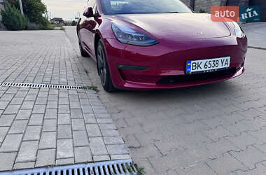 Седан Tesla Model 3 2022 в 