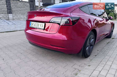 Седан Tesla Model 3 2022 в 