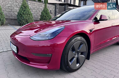 Седан Tesla Model 3 2022 в 