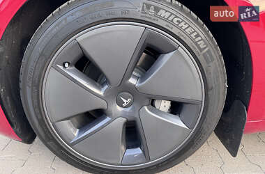 Седан Tesla Model 3 2022 в 