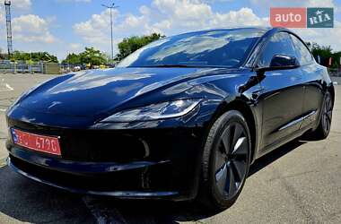 Седан Tesla Model 3 2024 в 