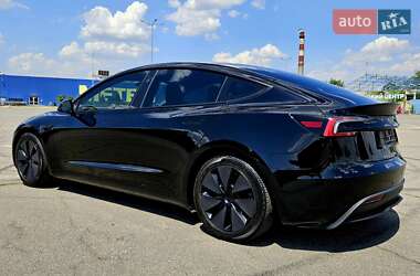 Седан Tesla Model 3 2024 в 