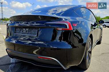 Седан Tesla Model 3 2024 в 