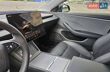 Седан Tesla Model 3 2024 в 