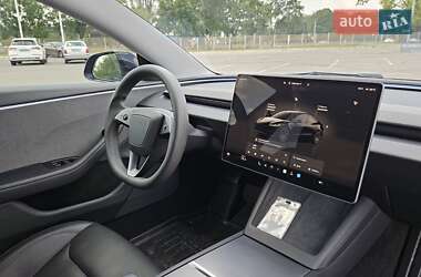 Седан Tesla Model 3 2024 в 
