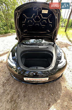 Седан Tesla Model 3 2018 в 