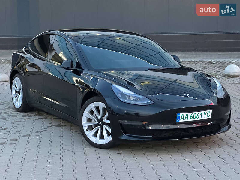 Седан Tesla Model 3 2022 в Киеве