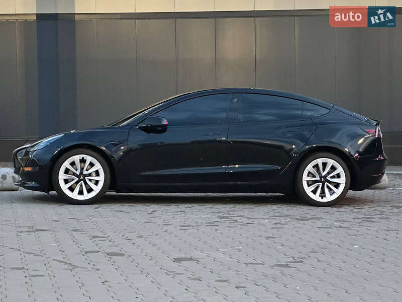 Седан Tesla Model 3 2022 в Киеве
