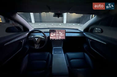 Седан Tesla Model 3 2022 в 