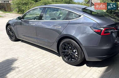 Седан Tesla Model 3 2020 в 