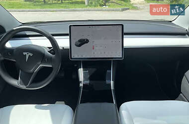 Седан Tesla Model 3 2020 в 