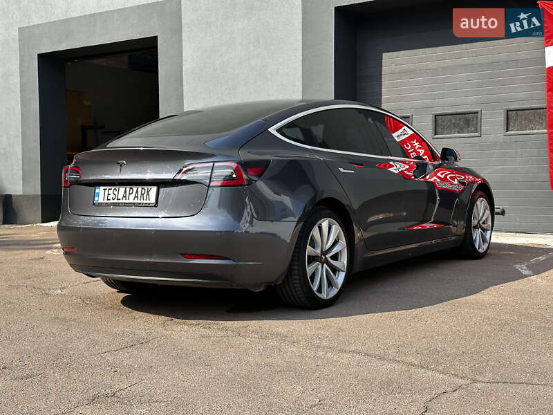 Седан Tesla Model 3 2018 в Києві