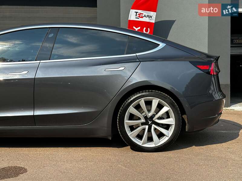 Седан Tesla Model 3 2018 в Києві