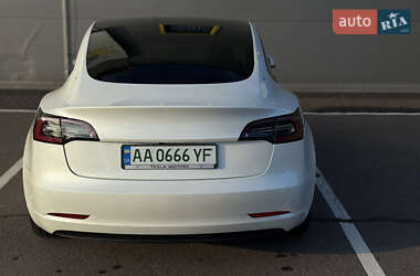 Седан Tesla Model 3 2021 в 
