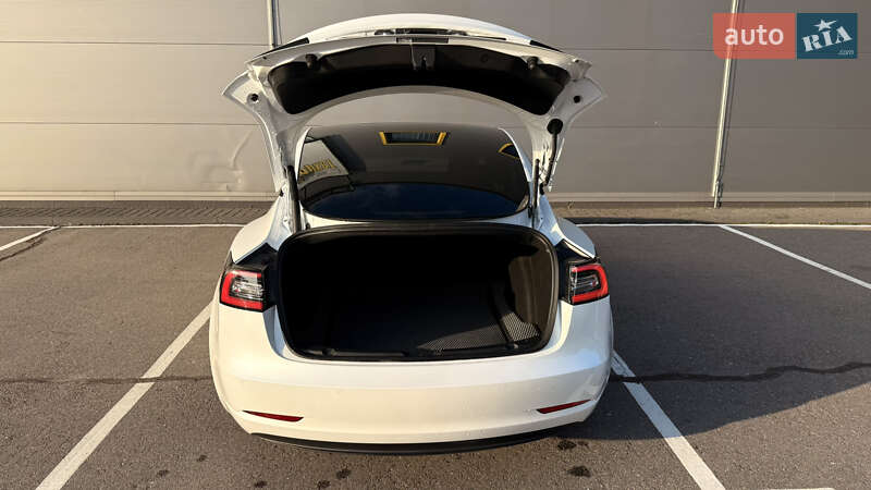 Седан Tesla Model 3 2021 в Василькове