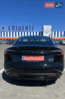 Седан Tesla Model 3 2024 в 