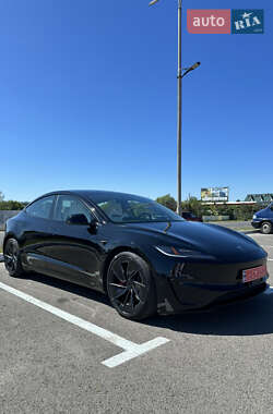 Седан Tesla Model 3 2024 в 